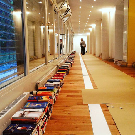 2,799 различных изданий книг Пауло Коэльо